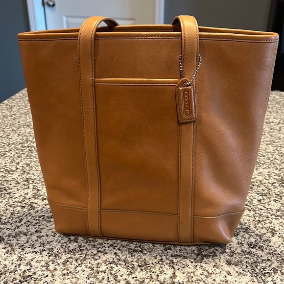 Coach Handbags - COACH Vintage Tote 5187